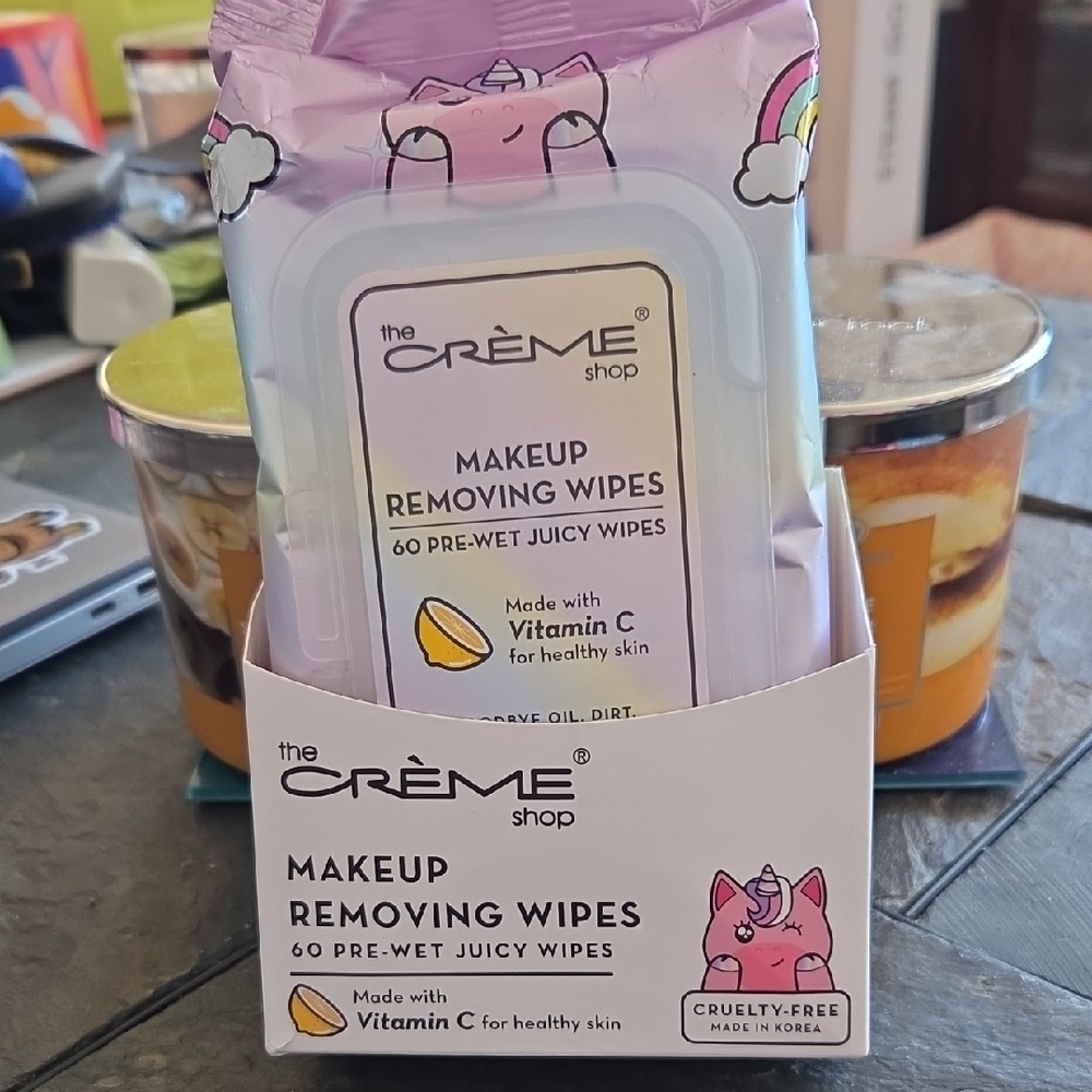 the CRÈME shop Makeup Removing Wipes - Lavender Packaging